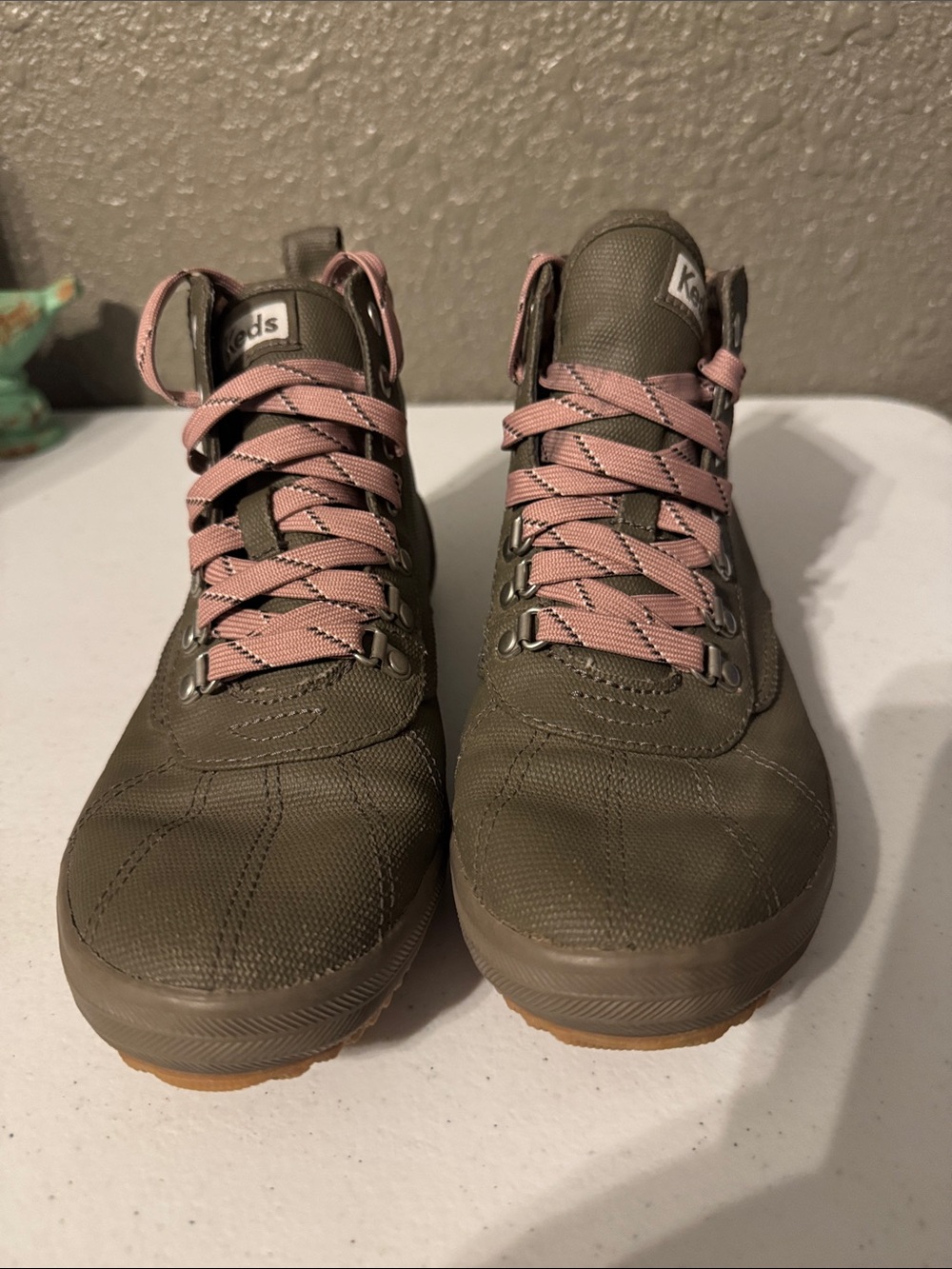 Keds woman’s Olive High-Top Boots with Pink Laces - Picture 4 of 6